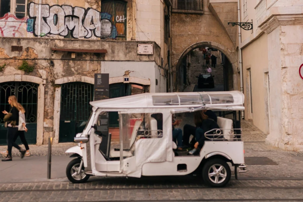 Two Hours Guided Porto Tuk-Tuk Tour