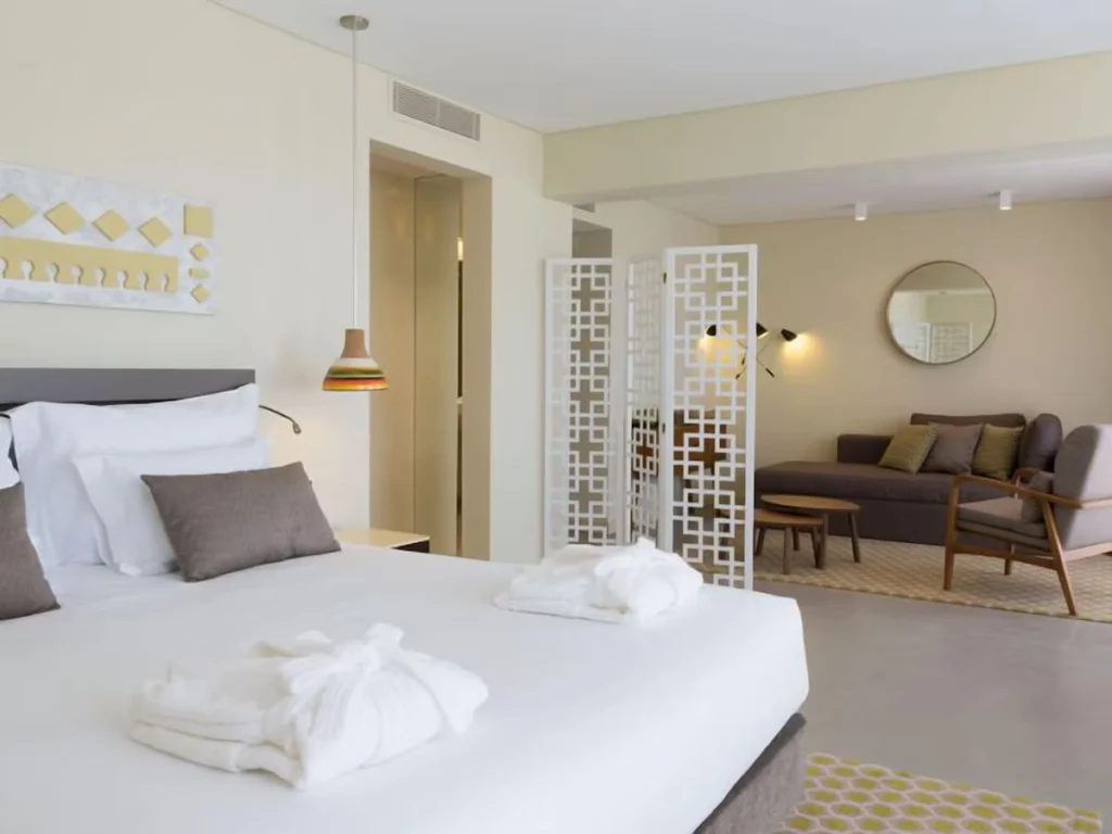 Ozadi Tavira Hotel